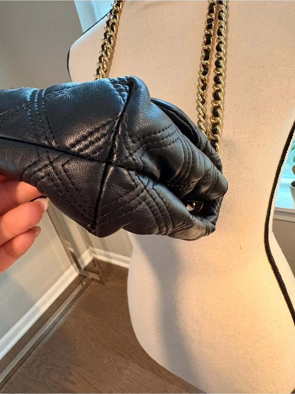✨Tory Burch (EUC) Quilted Black Shoulder Bag with Gold Chain Straps✨